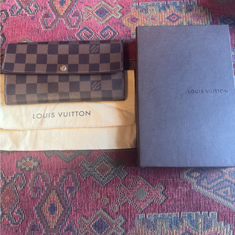 💝 Sale‼️‼️Louis Vuitton Damier Ebene Sarah Wallet w dust bag and box💖 So Nice